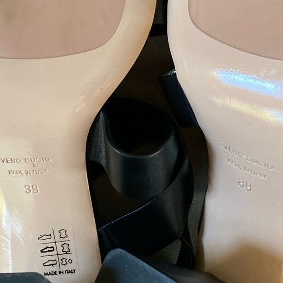 Vivian Italian Leather Stud Black Sandals NWOT - Picture 4 of 6